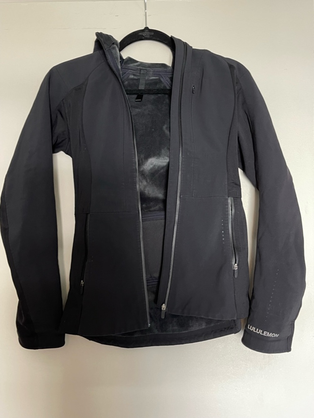 lululemon athletica Women's Cross Chill Performance Black Hooded Jacket